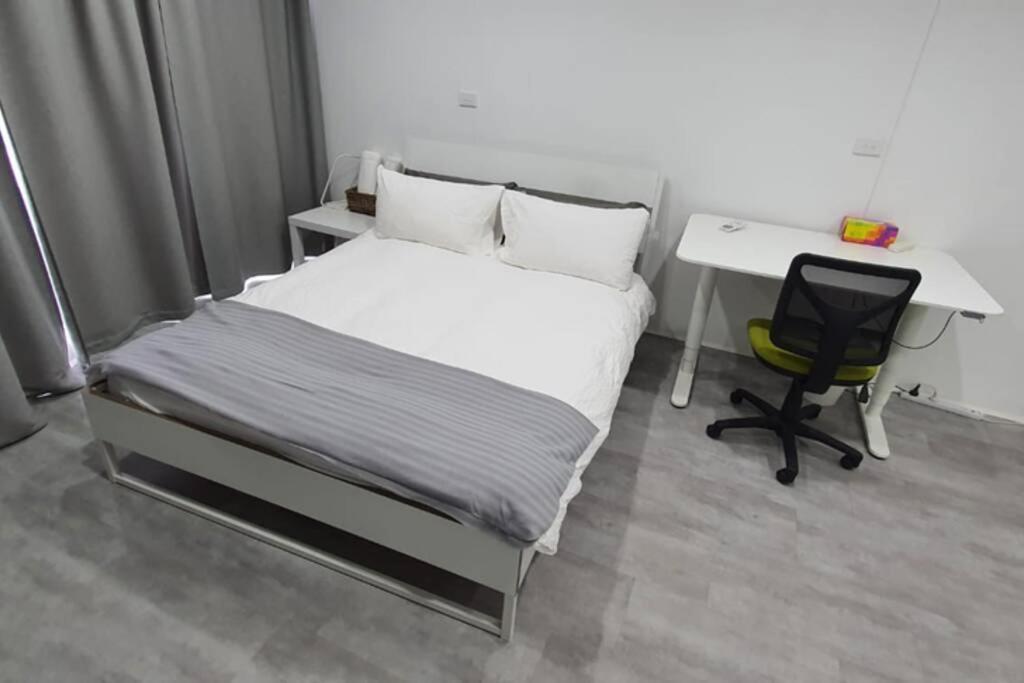 Dana-Spacious Private Room In Shared 2-Bedroom Apartment-1 كنبرا المظهر الخارجي الصورة