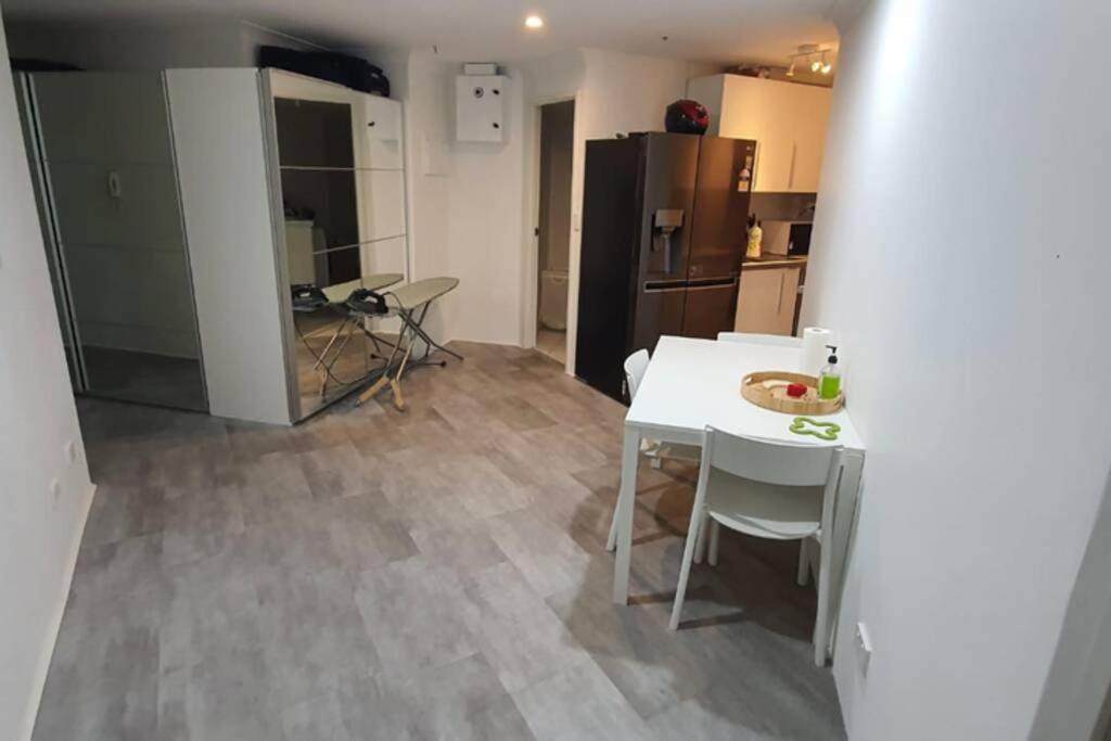 Dana-Spacious Private Room In Shared 2-Bedroom Apartment-1 كنبرا المظهر الخارجي الصورة