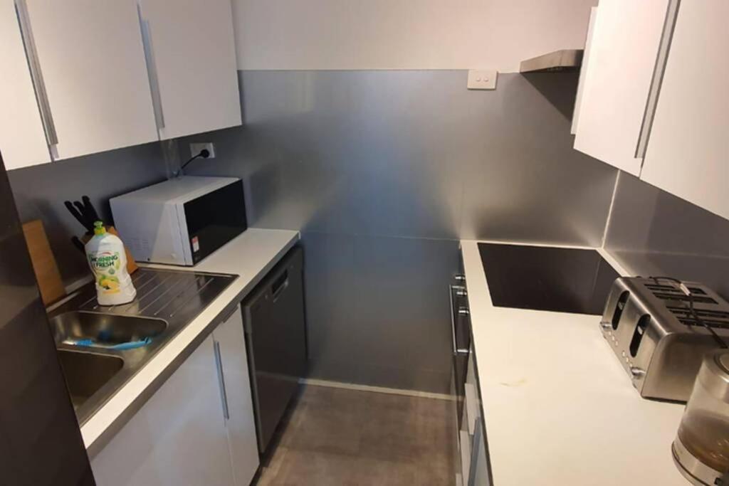 Dana-Spacious Private Room In Shared 2-Bedroom Apartment-1 كنبرا المظهر الخارجي الصورة